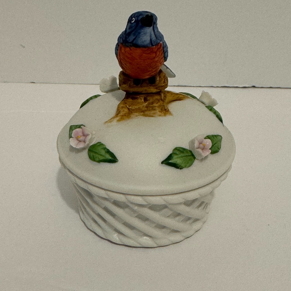 VINTAGE LEFTON CERAMIC TRINKET BOX WITH LID BLUE BIRD & FLOWERS 3.5”
